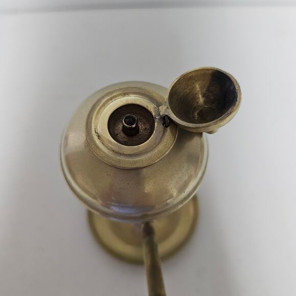 Antique Brass Oil Lamp with Lid and Decorative Handle 7" tall - Picture 6 of 10